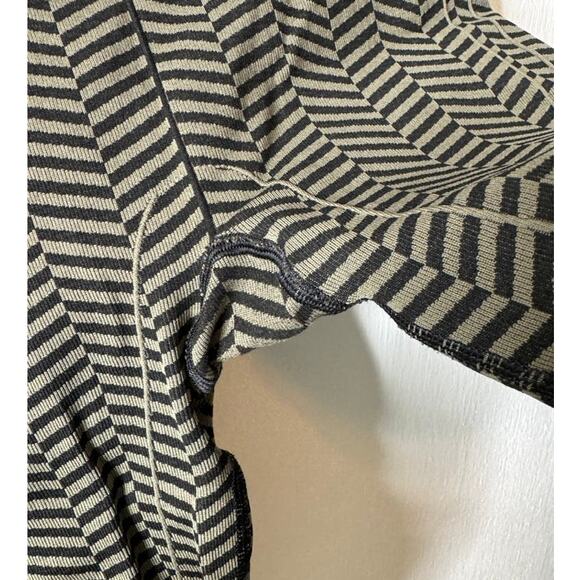 Lululemon Size 6 In the Flow Crop Heathered Fatigue Green Herringbone - Picture 3 of 8